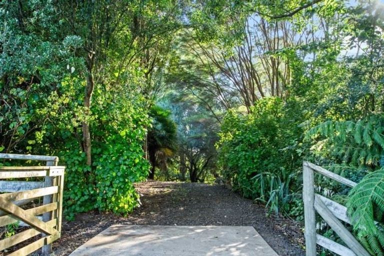 Photo of property in 11 Ron Wyatt Lane, Waiuku, 2123