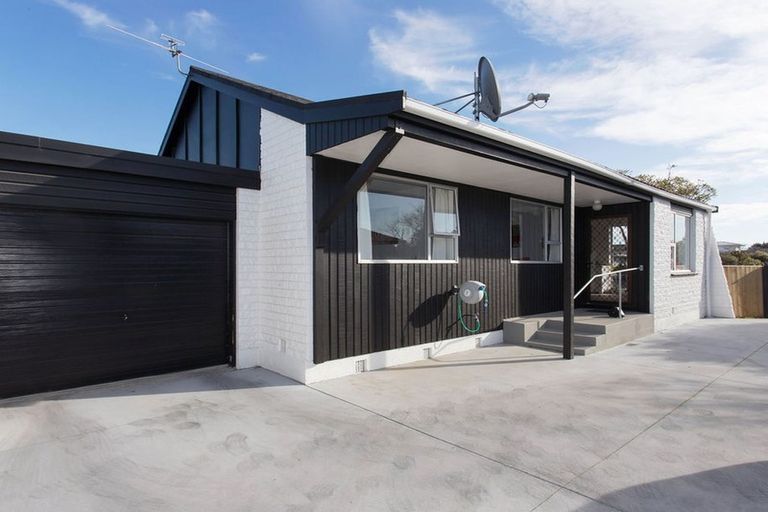 Photo of property in 8 Ashwood Street, Parklands, Christchurch, 8083