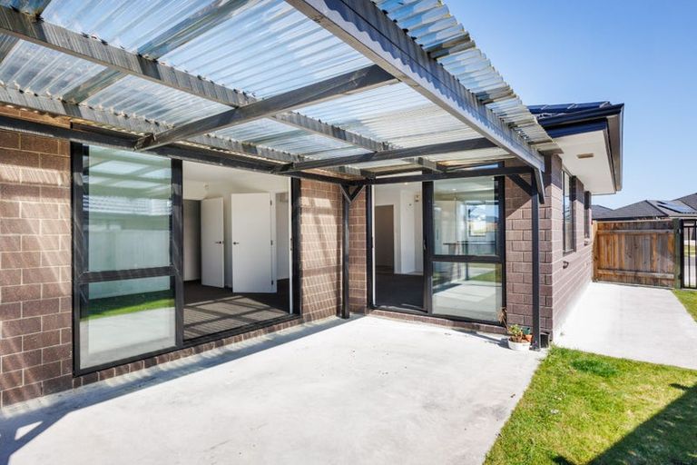 Photo of property in 26 Sardinia Grove, Fitzherbert, Palmerston North, 4410