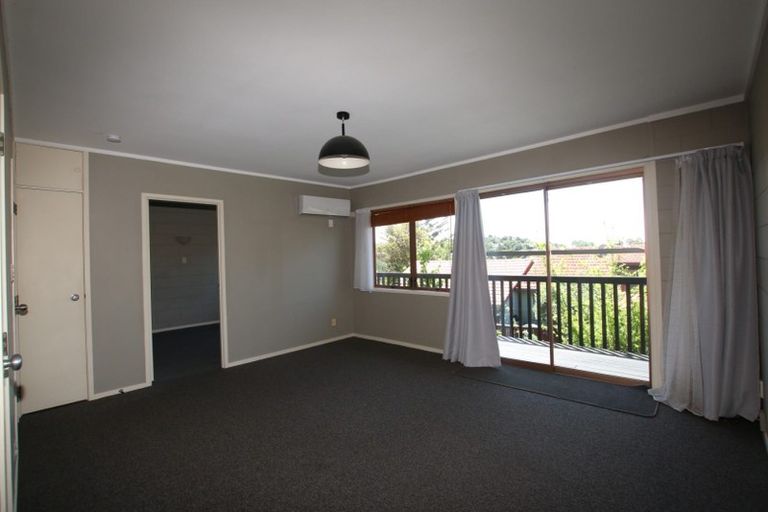Photo of property in 1a Dolbear Street, Titirangi, Auckland, 0604