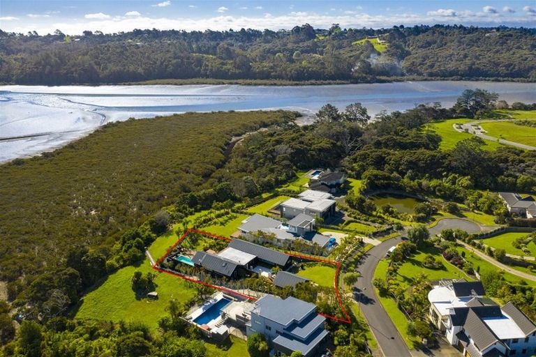 Photo of property in 6 Kerema Way, Schnapper Rock, Auckland, 0632