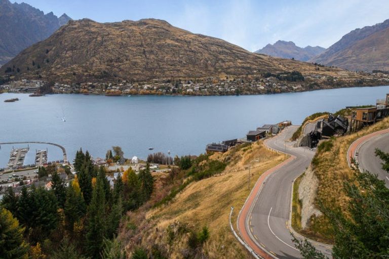 Photo of property in 44 Angelo Drive, Queenstown Hill, Queenstown, 9300