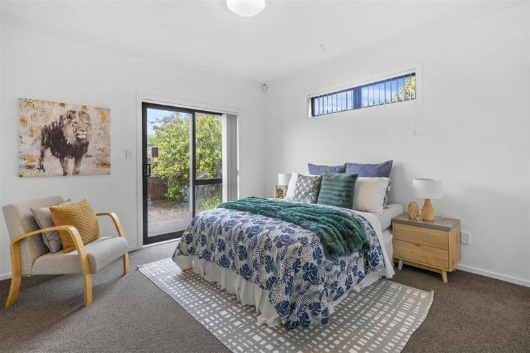 Photo of property in 43a Stewart Drive, Newlands, Wellington, 6037