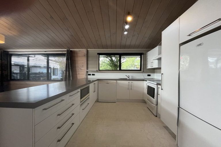 Photo of property in 112 Heta Road, Highlands Park, New Plymouth, 4312
