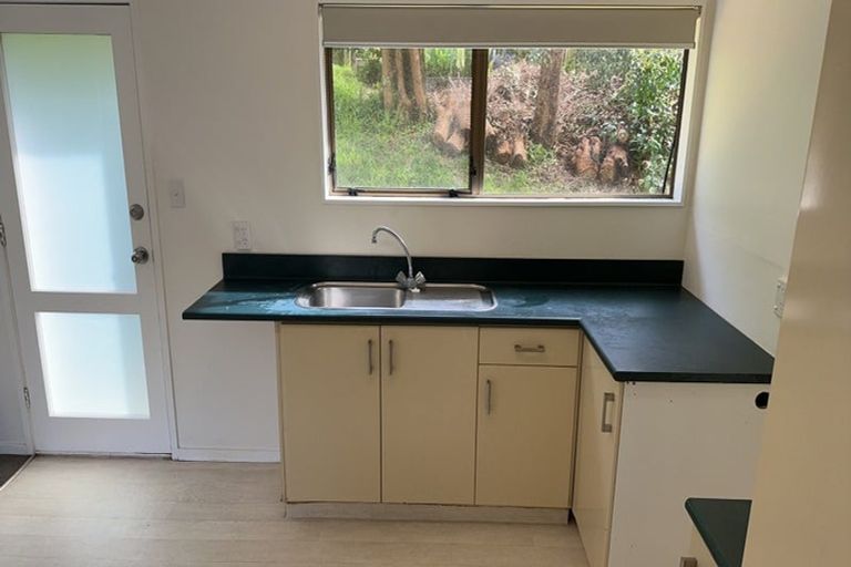 Photo of property in 12 Glenvale Place, Totara Vale, Auckland, 0629