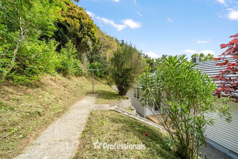 Photo of property in 11 Hill Grove, Naenae, Lower Hutt, 5011