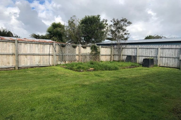 Photo of property in 42 Durham Street, Te Atatu Peninsula, Auckland, 0610