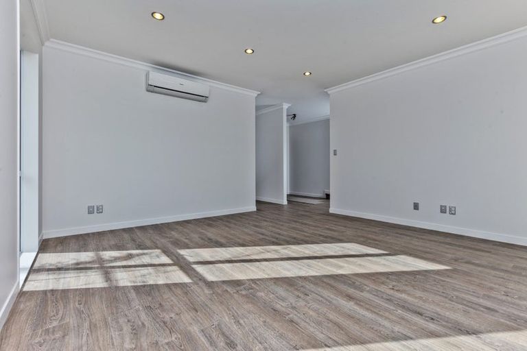 Photo of property in 10 Seafort Lane, Silverdale, 0932