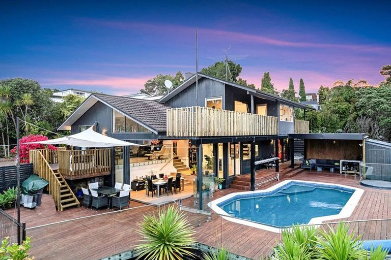 Photo of property in 8 Aberdeen Road, Campbells Bay, Auckland, 0620