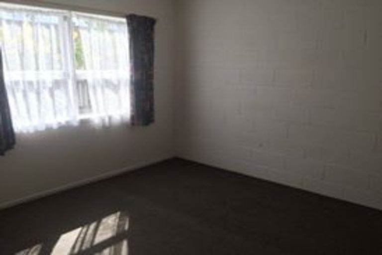 Photo of property in 136 Hutchinson Avenue, New Lynn, Auckland, 0600