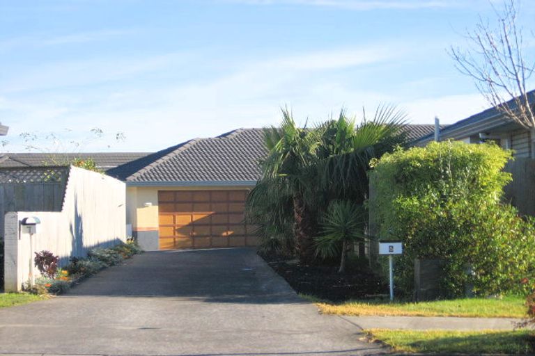 Photo of property in 5 Newbliss Crescent, East Tamaki Heights, Auckland, 2016