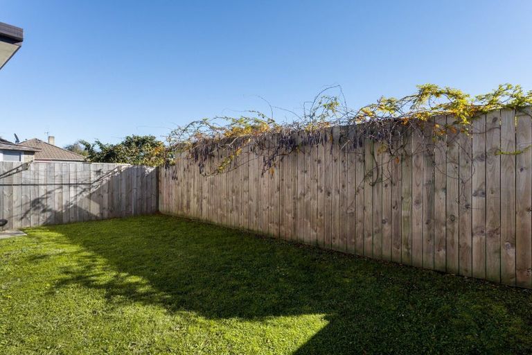 Photo of property in 1/4 Searancke Place, Fairfield, Hamilton, 3214