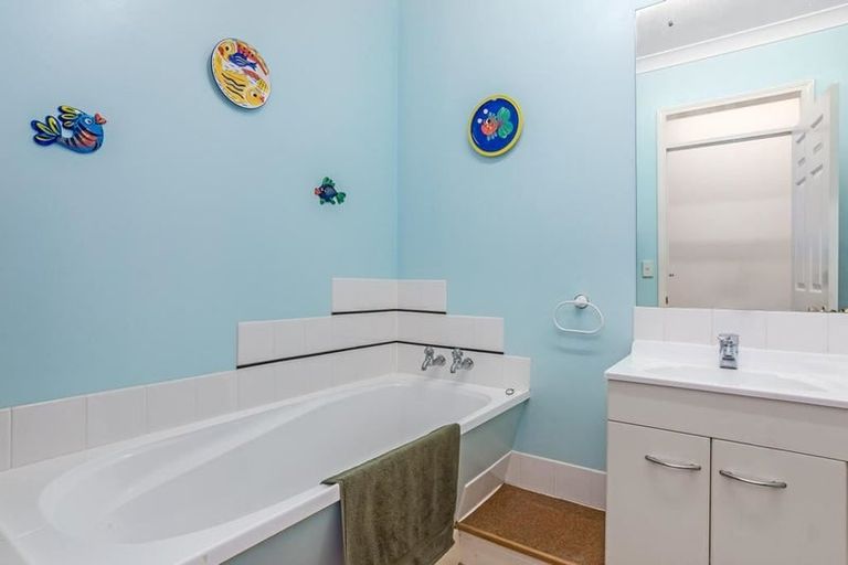 Photo of property in 6 North Bay, Waikanae, 5036