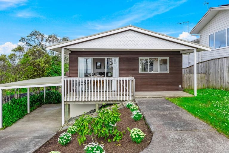 Photo of property in 1/1032 East Coast Road, Fairview Heights, Auckland, 0630