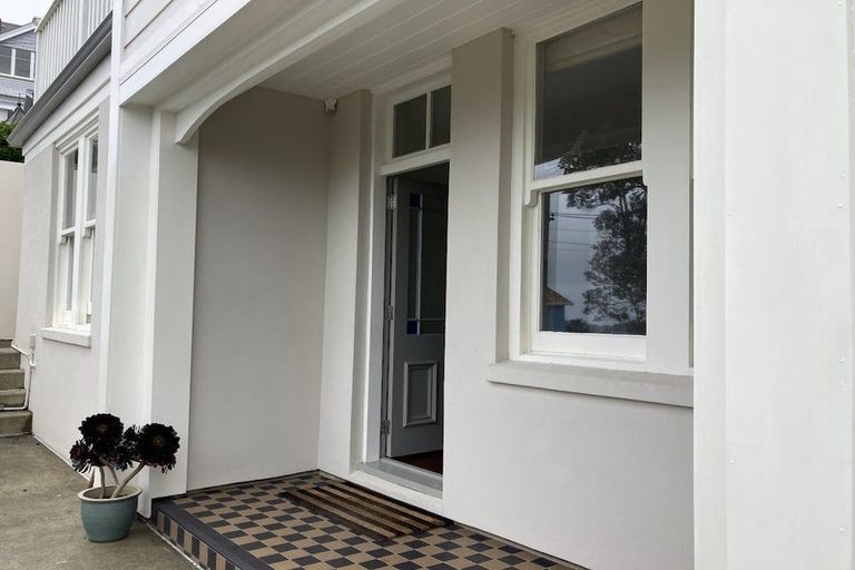Photo of property in 18 Central Terrace, Kelburn, Wellington, 6012