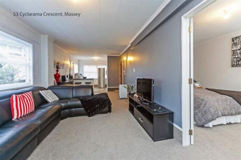 Photo of property in 53 Cyclarama Crescent, Massey, Auckland, 0614