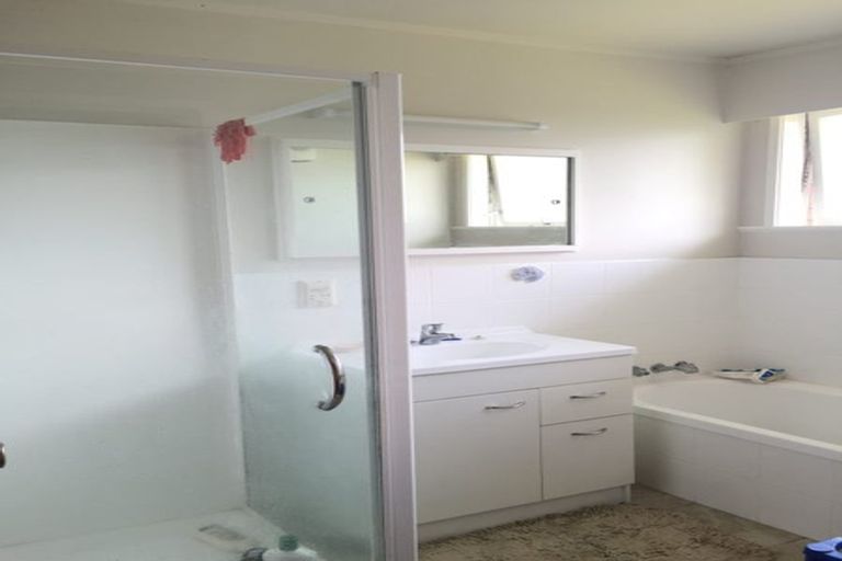 Photo of property in 15 Hauraki Crescent, Pinehill, Auckland, 0632