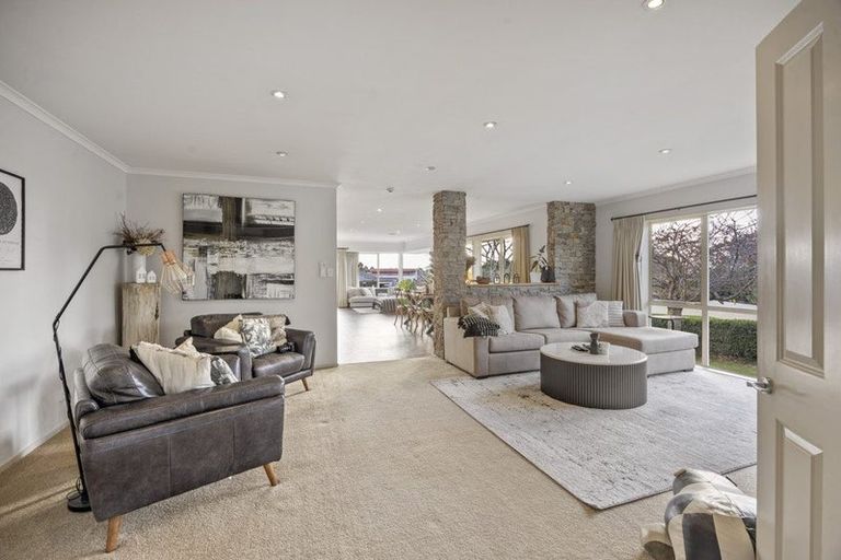 Photo of property in 1 Orlando Close, Frankleigh Park, New Plymouth, 4310