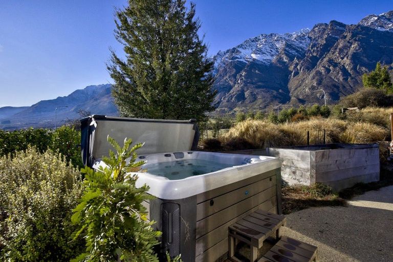 Photo of property in 24 Double Cone Road, Jacks Point, Queenstown, 9371