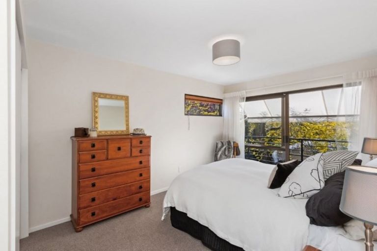 Photo of property in 22 Derenzy Place, Avonhead, Christchurch, 8042