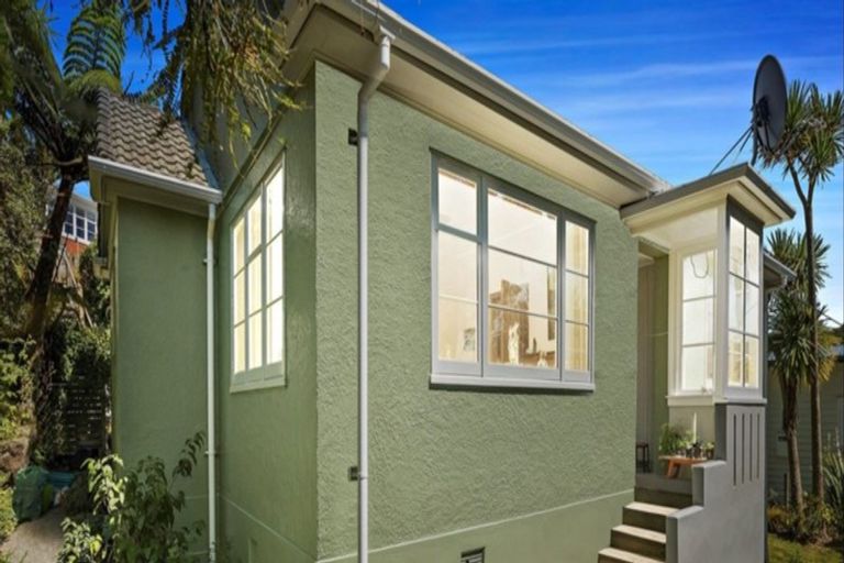 Photo of property in 9 Kaihuia Terrace, Northland, Wellington, 6012