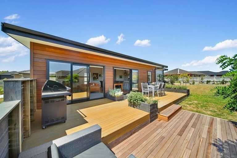 Photo of property in 52 Harbour Crest Drive, Waiuku, 2123