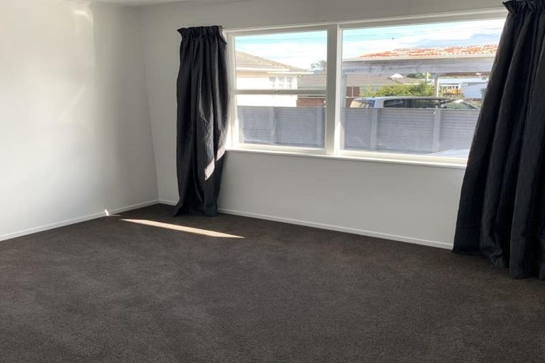 Photo of property in 55 Larnoch Road, Henderson, Auckland, 0610