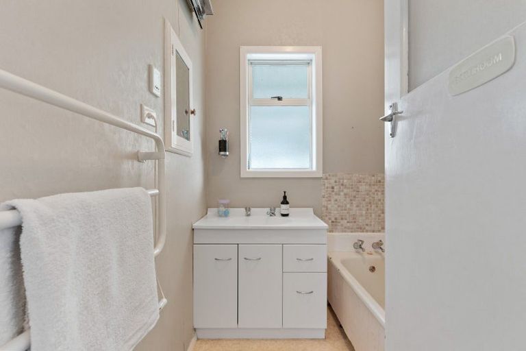 Photo of property in 27 Roberts Avenue, Aramoho, Whanganui, 4500