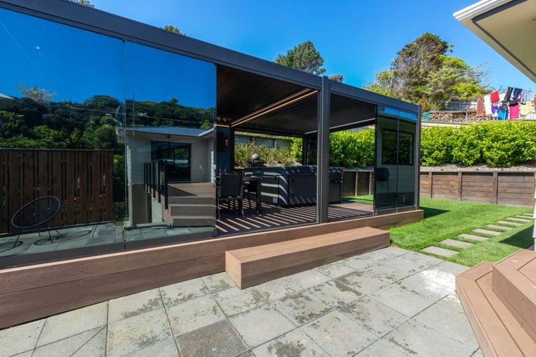 Photo of property in 76 Omapere Street, Whitby, Porirua, 5024