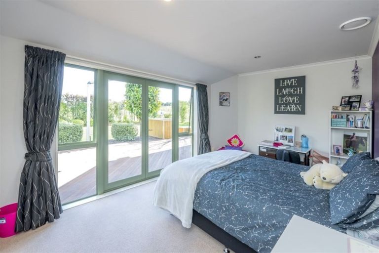 Photo of property in 28 Waipuna Grove, Levin, 5571