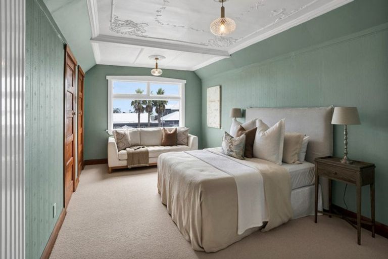 Photo of property in 10 Mangorei Road, Strandon, New Plymouth, 4312