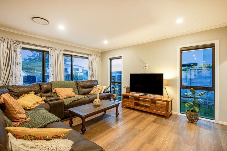 Photo of property in 24 Queen Charlotte Drive, Aotea, Porirua, 5024