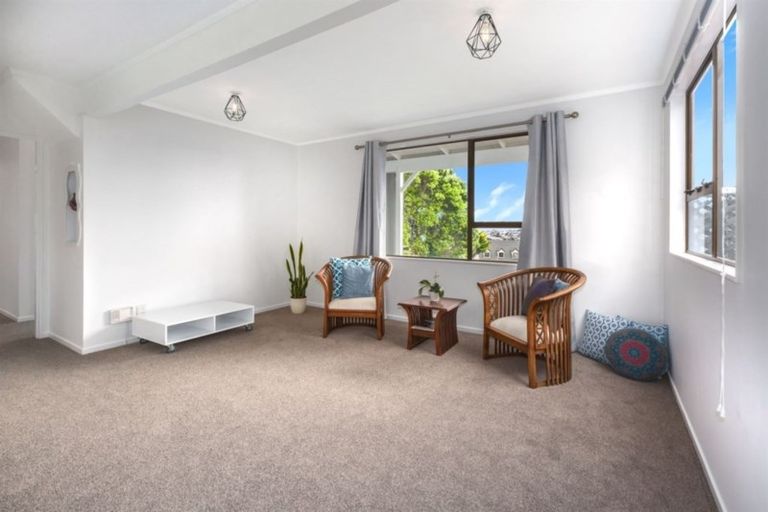 Photo of property in 9 Cleat Street, Whitby, Porirua, 5024