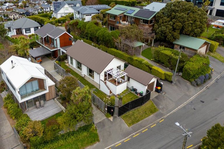 Photo of property in 29 Moncks Spur Road, Redcliffs, Christchurch, 8081