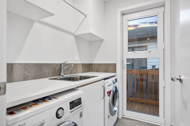 Photo of property in 134 Arran Point Parade, Orewa, 0931