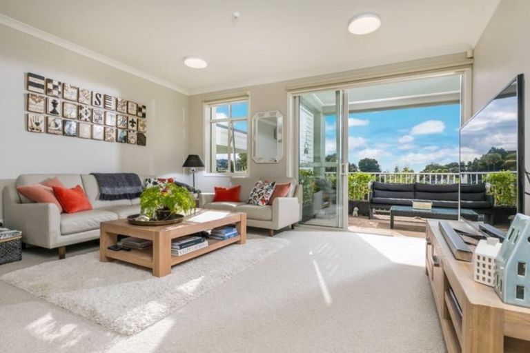 Photo of property in 6 Rewa Rewa Lane, Orewa, 0931
