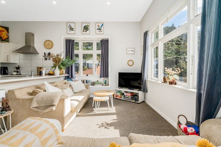 Photo of property in 38 Rua Street, Lyall Bay, Wellington, 6022