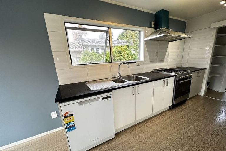 Photo of property in 10 Celeste Place, Totara Vale, Auckland, 0627