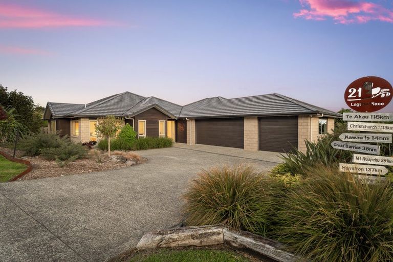 Photo of property in 21 Laguna Place, Matakatia, Whangaparaoa, 0930