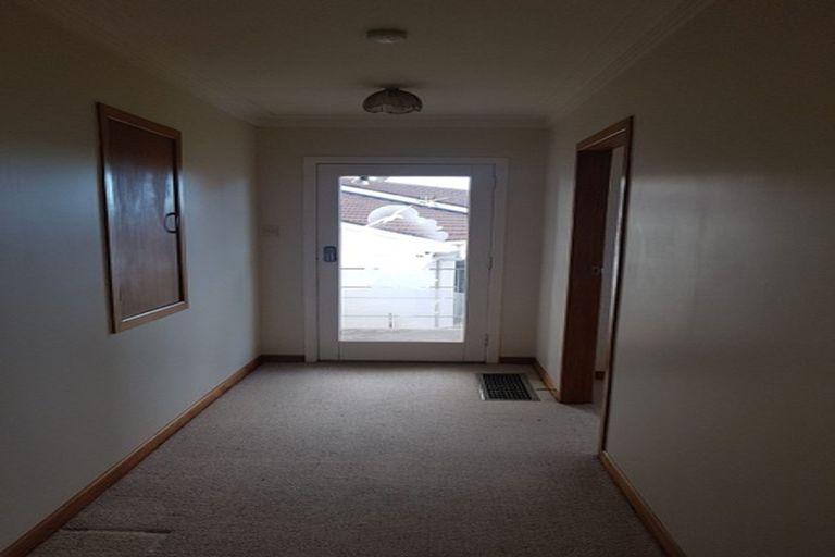 Photo of property in 5 Hillcrest Street, Glen Avon, New Plymouth, 4312