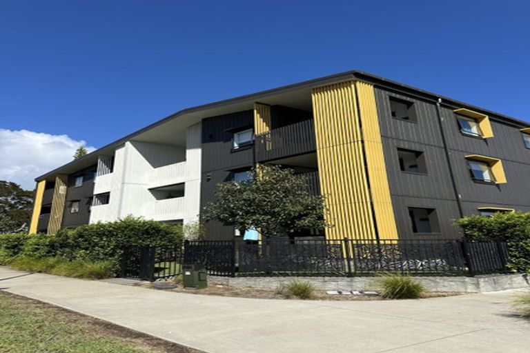 Photo of property in 10/45 Cessna Crescent, Mangere, Auckland, 2022