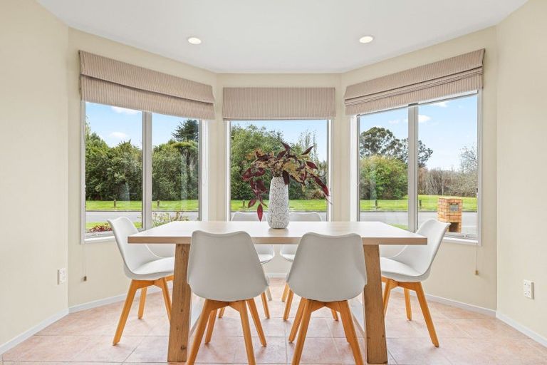 Photo of property in 64 Willowview Drive, Redwood, Christchurch, 8051