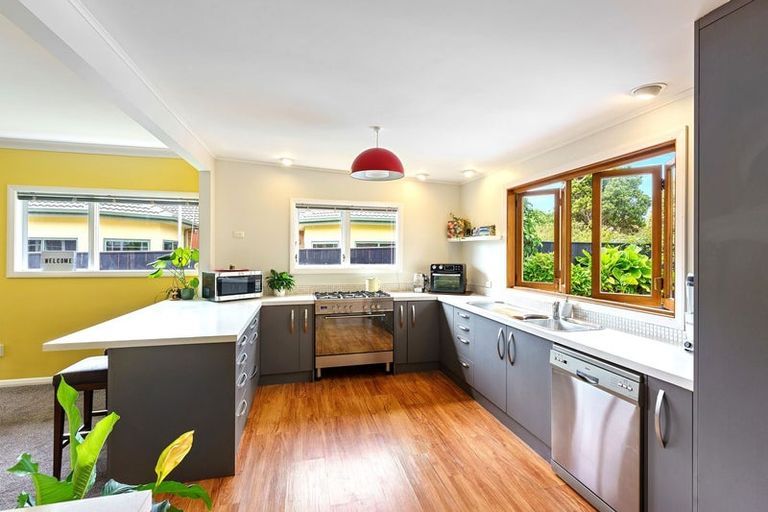 Photo of property in 6 Kohekohe Road, Waikanae, 5036