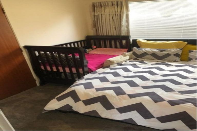 Photo of property in 1/92 Lake Road, Northcote, Auckland, 0627