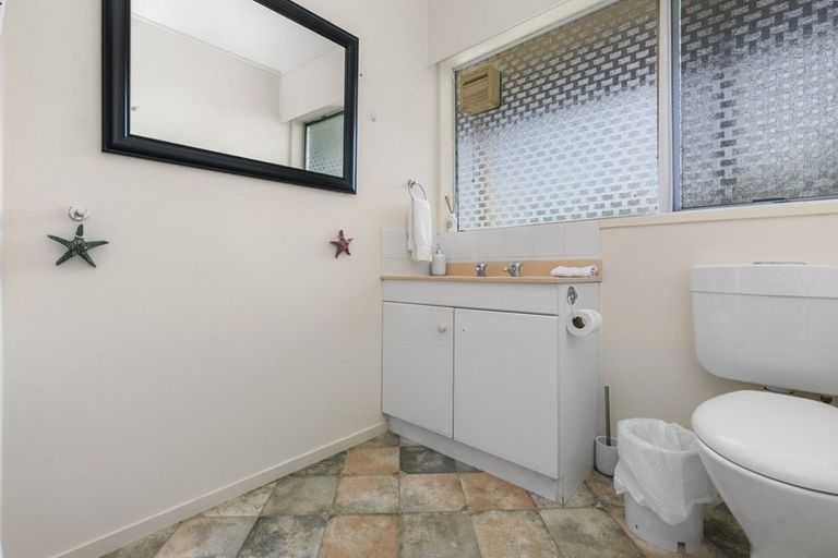 Photo of property in 10 Naera Place, Kawaha Point, Rotorua, 3010