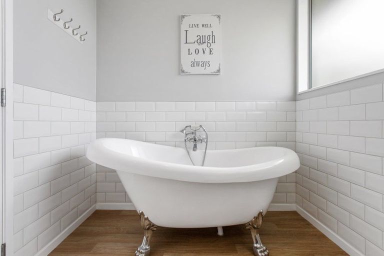 Photo of property in 9 Farnworth Crescent, Whakatane, 3120