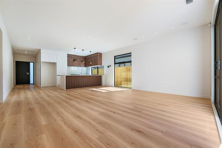 Photo of property in 21 Whakairo Crescent, Gulf Harbour, 0930