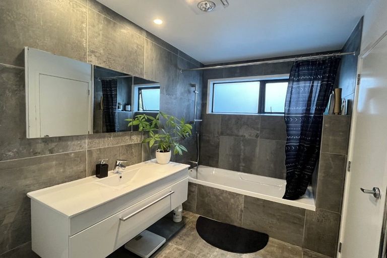 Photo of property in 2 Pohutukawa Avenue, Red Beach, 0932