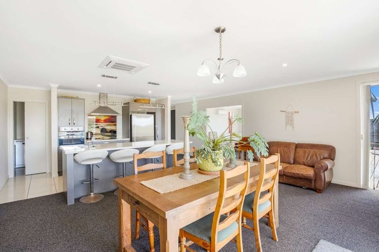 Photo of property in 10 Selliera Place, Papamoa Beach, Papamoa, 3118