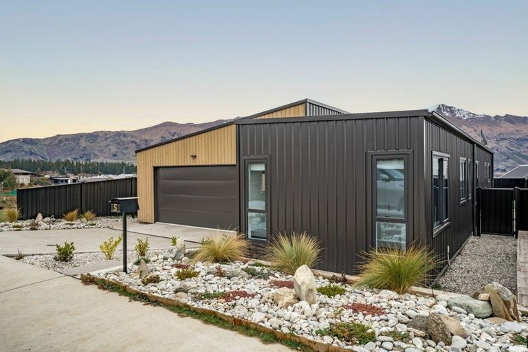 Photo of property in 5 Landsborough Lane, Wanaka, 9305